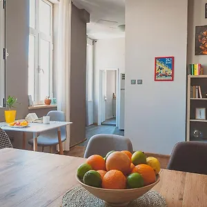 Temple House 플로브디프